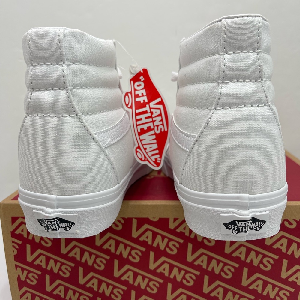 Vans WMNS Sk8-Hi Sneakers
True White
VN000D5IW00
Lifestyle, Original Icon, Canva - Picture 12 of 16